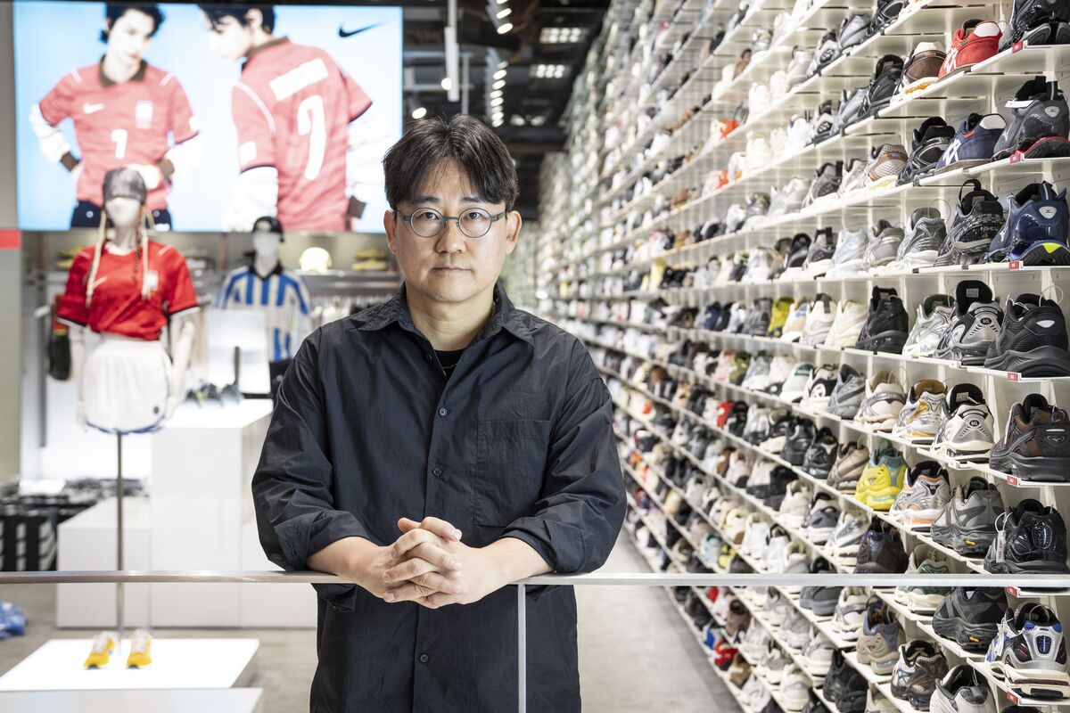 KKR-Backed Fashion Chain Musinsa Takes Step Toward Korea IPO