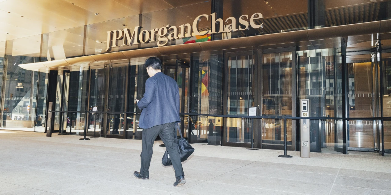 JPMorgan and the Delicate Art of Paying Off Employees