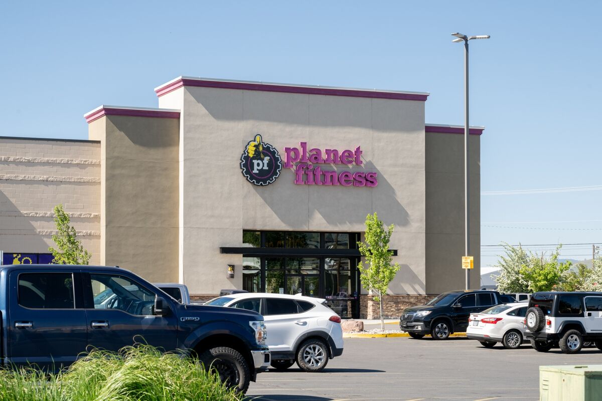 Planet Fitness Cuts Outlook on Sluggish Member Sign-Ups