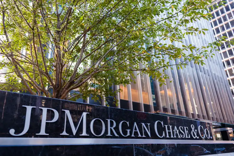 U.S. looks into JPMorgan's ties to Iranian-linked hedge fund - report