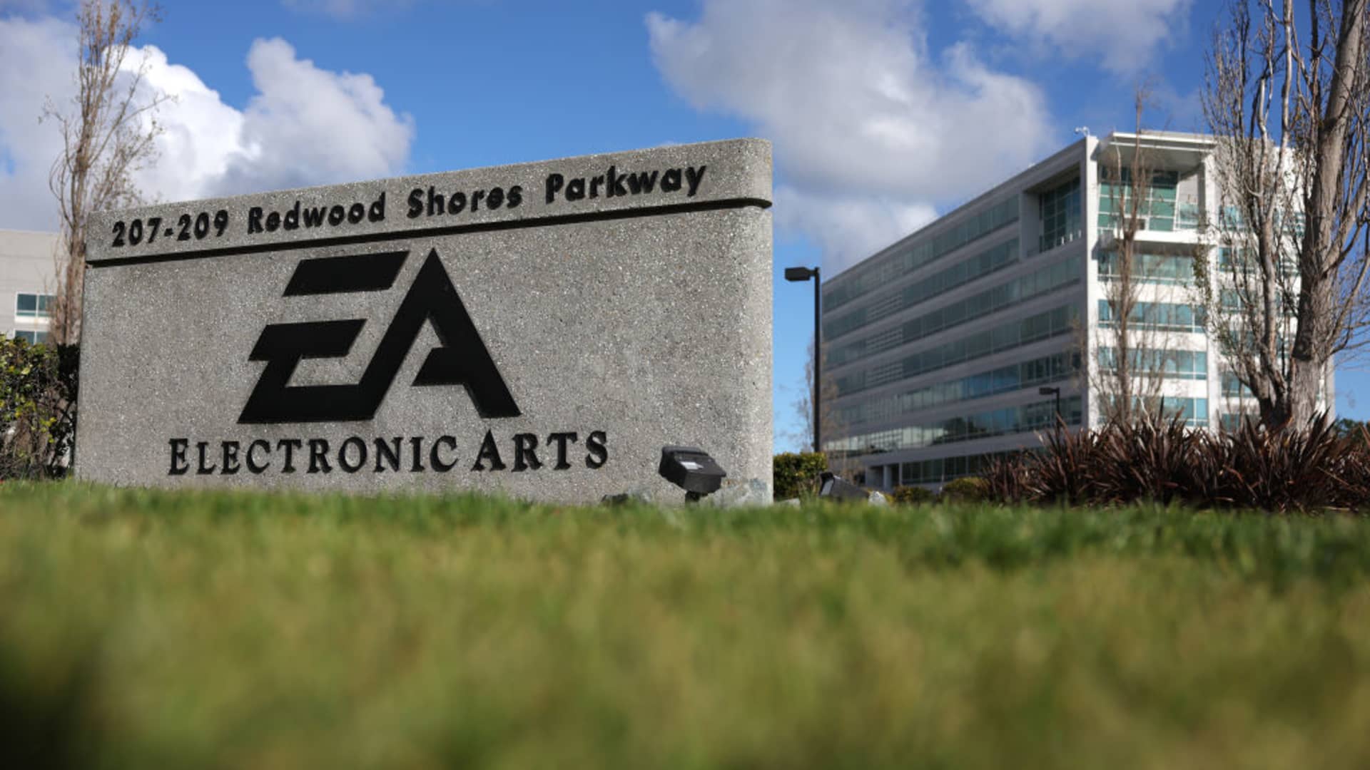 EA shares plunge 19%, on track for worst day since dot-com bubble