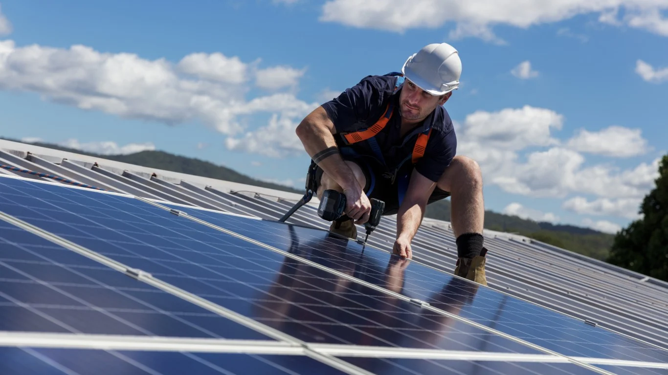 SolarEdge Pops 22%, Enphase Gains 11%: Two-Day Solar Surge Tops 40% for SEDG