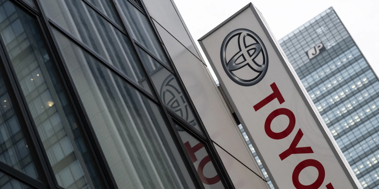 Toyota Net Profit Surges 76%, Boosts Earnings Outlook