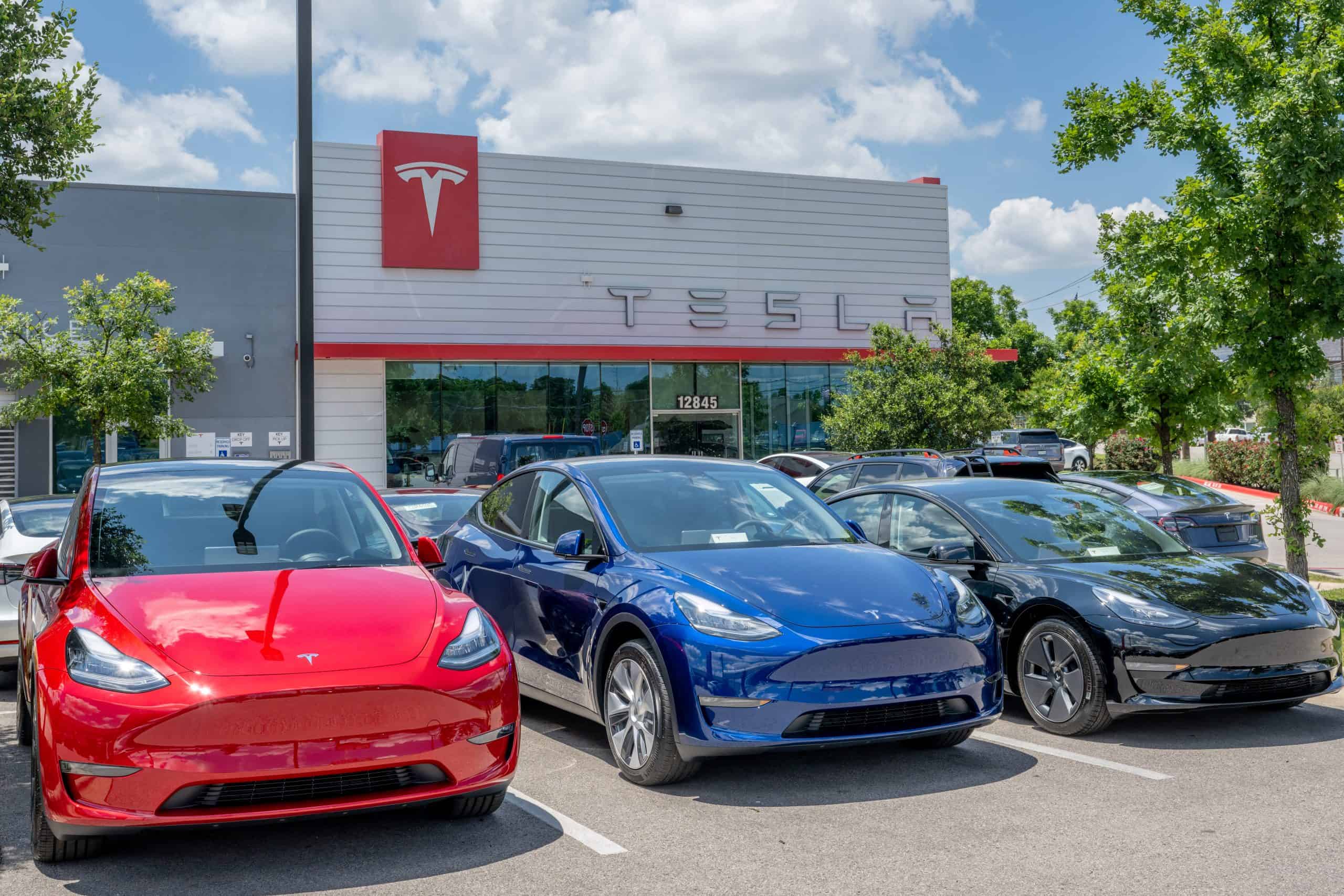 Tesla Rises 4% as DeSantis Vows to Make Flying Roadster Legal in Florida; Rivian and Lucid Slip