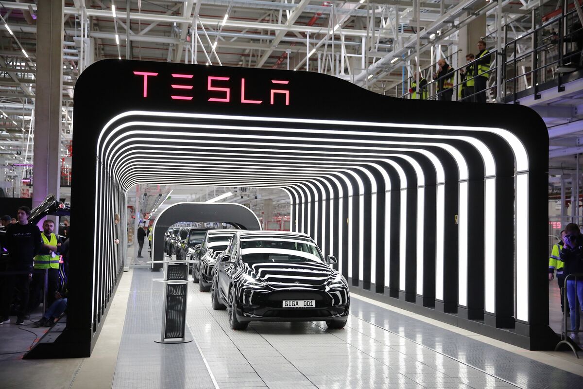 Tesla's New Unboxed Manufacturing Process Aims to Cut Costs 50% - Bloomberg