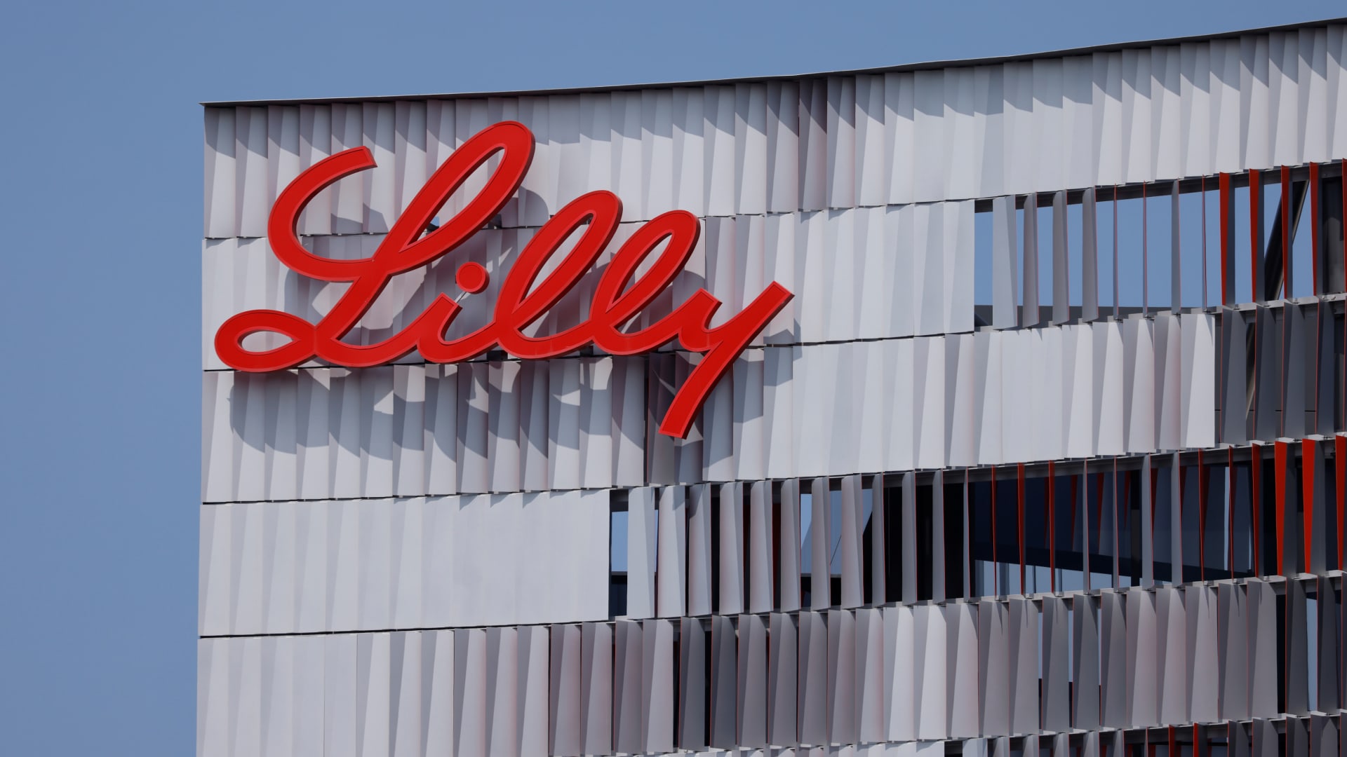 Eli Lilly hikes 2025 outlook, tops quarterly estimates as Mounjaro, Zepbound sales soar