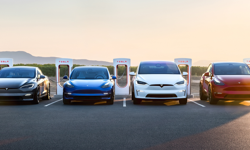 Is Tesla’s Earnings Miss and Negative Free Cash Flow a Red Flag for Rivian and Lucid Investors?