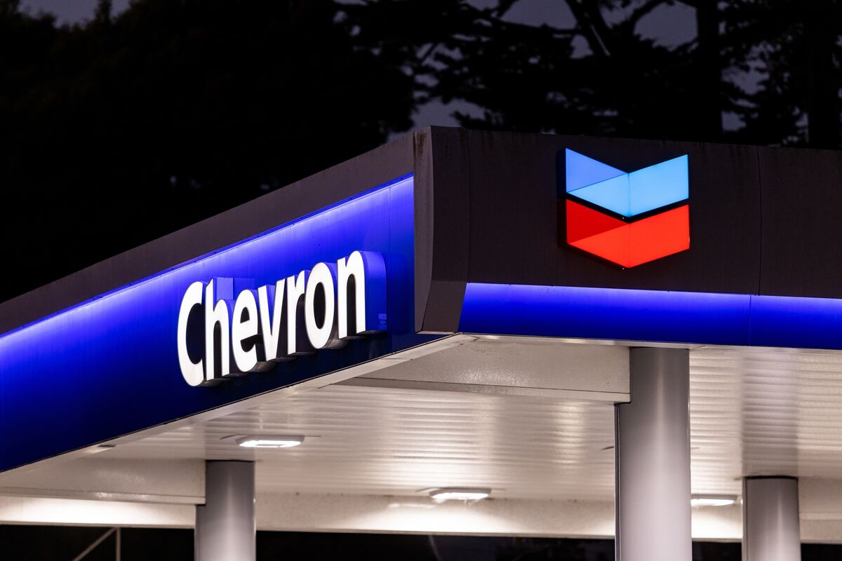 Chevron Flies Venezuela Staff to Oil Sites Despite FAA Warning
