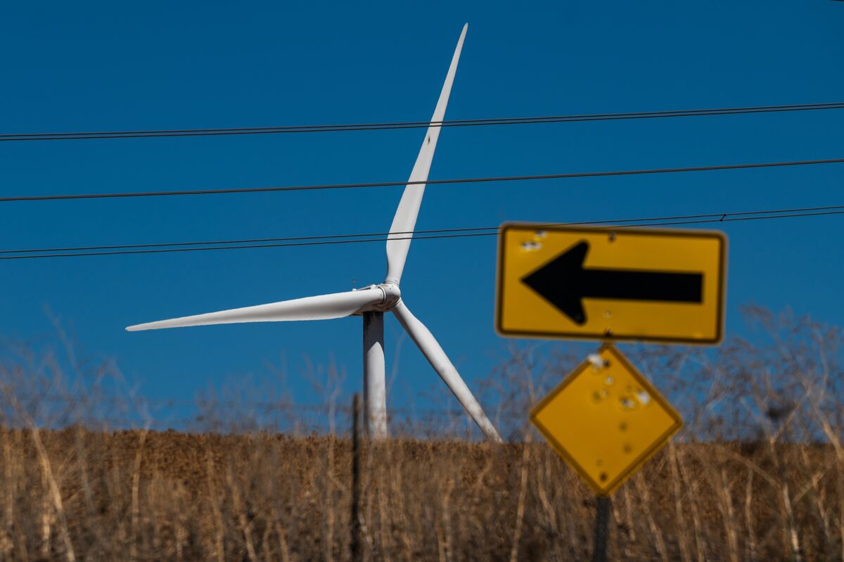 JPMorgan Says US Risks Missing Energy Goals Without Wind, Solar