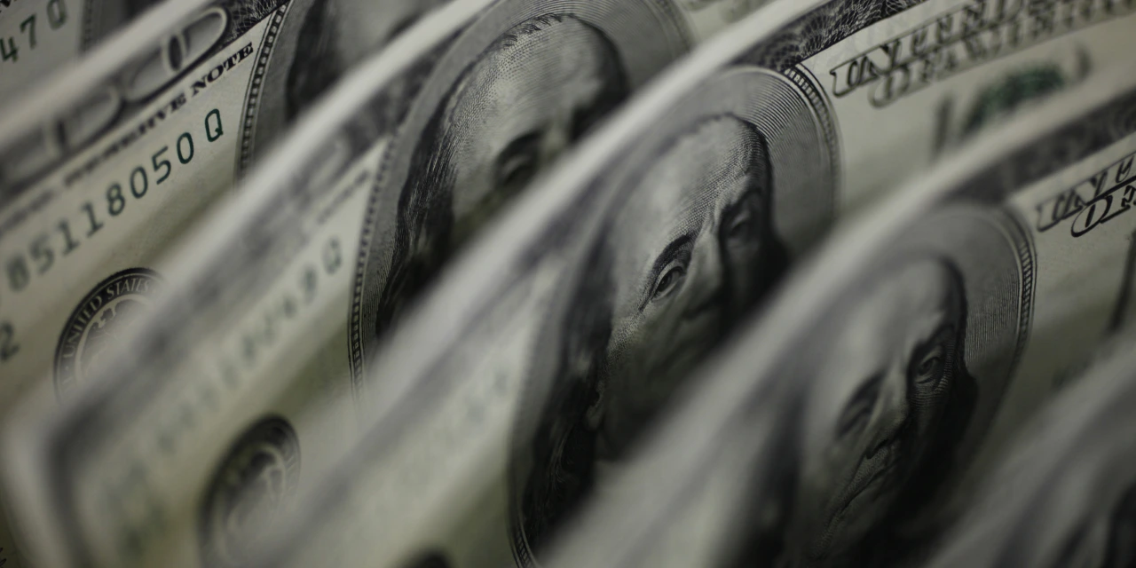 Dollar, Swiss Franc Rally as Middle East Conflict Boosts Safe Havens