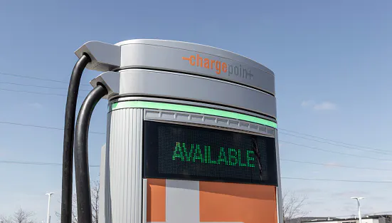 ChargePoint Q1 revenue tops estimates, but cash pile dwindles