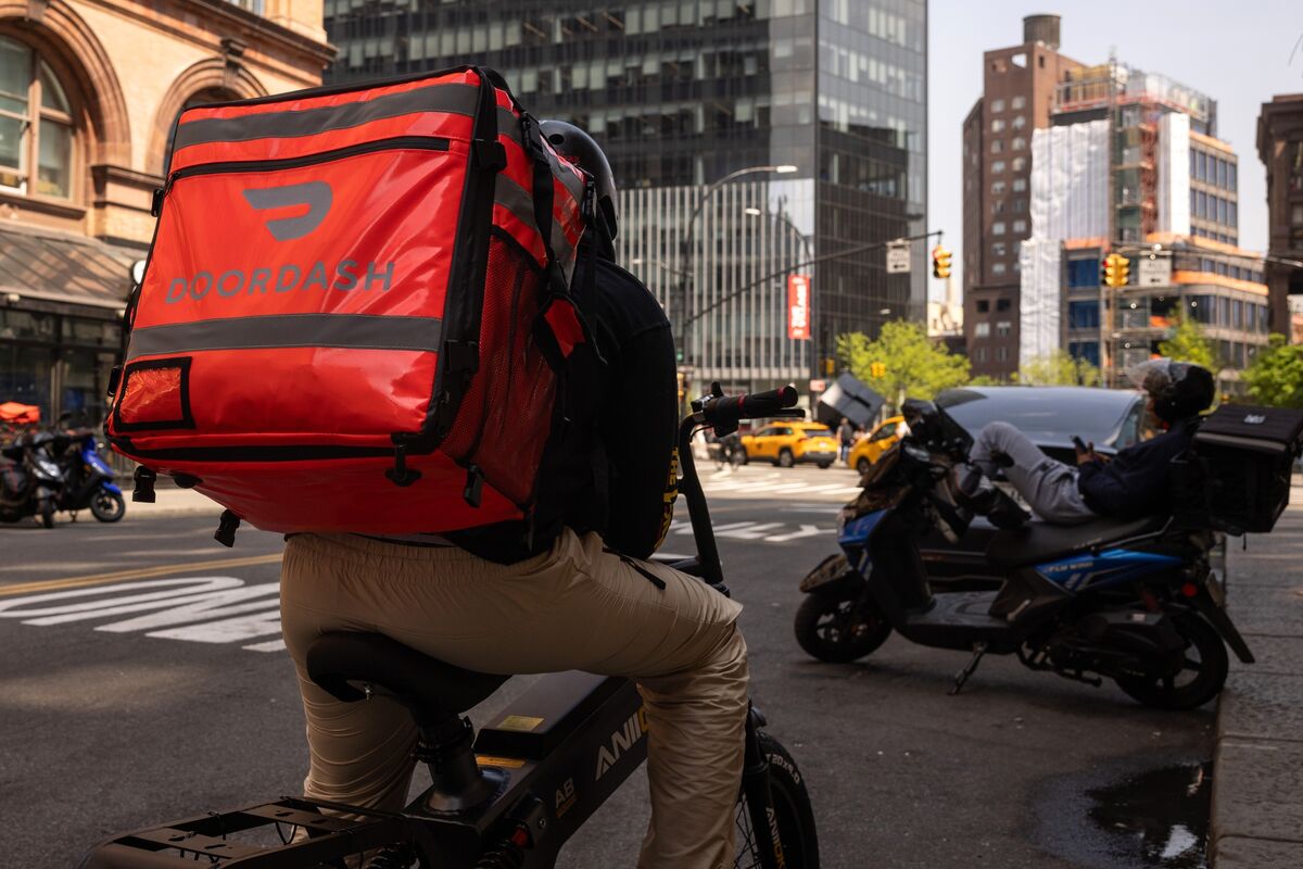 DoorDash, Uber Sue NYC Over Mandate to Show Tips Prompt Upfront