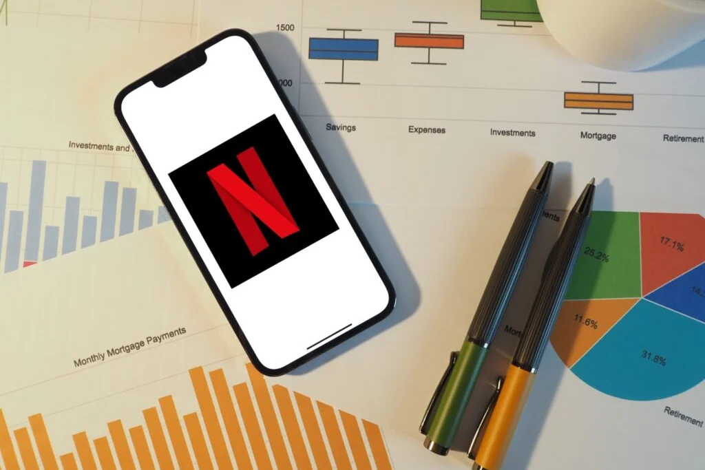 Netflix Stock Tumbles: Analyst Says Streaming Giant 'Doing Everything Right' But Growth Factor Doesn't Meet 'Hurdle For True Tech Company'