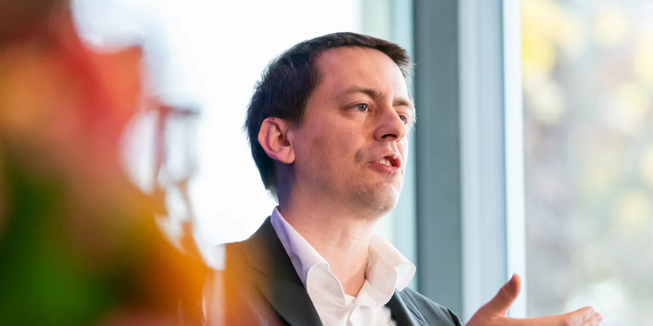 Alphabet Stock Tumbles as DeepMind Loses Nobel Prize Winner to Anthropic