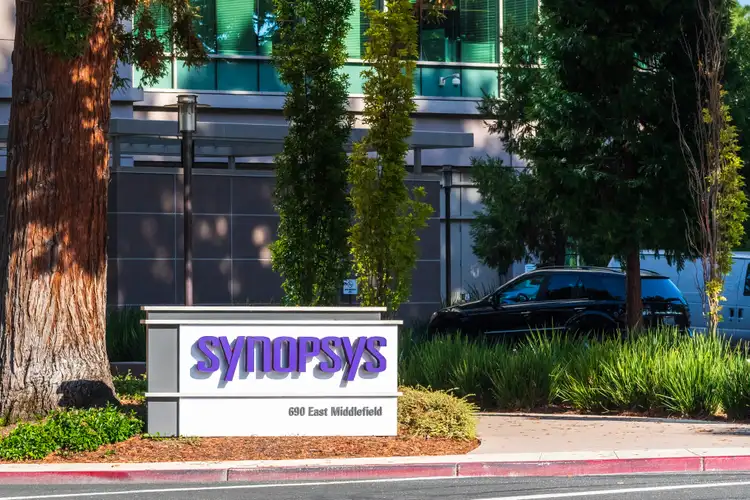 Synopsys suspends sales in China to comply with US export curbs - report