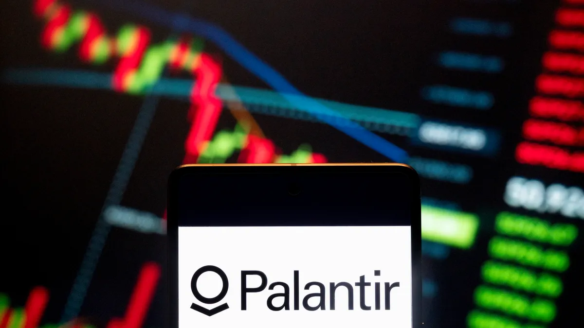 Palantir stock tanks 13% over CEO's sell-off plans and Trump's cuts