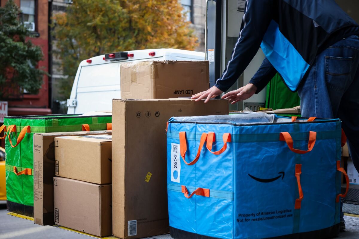 Amazon’s $300 Billion Jump Puts Stock Back in AI Conversation