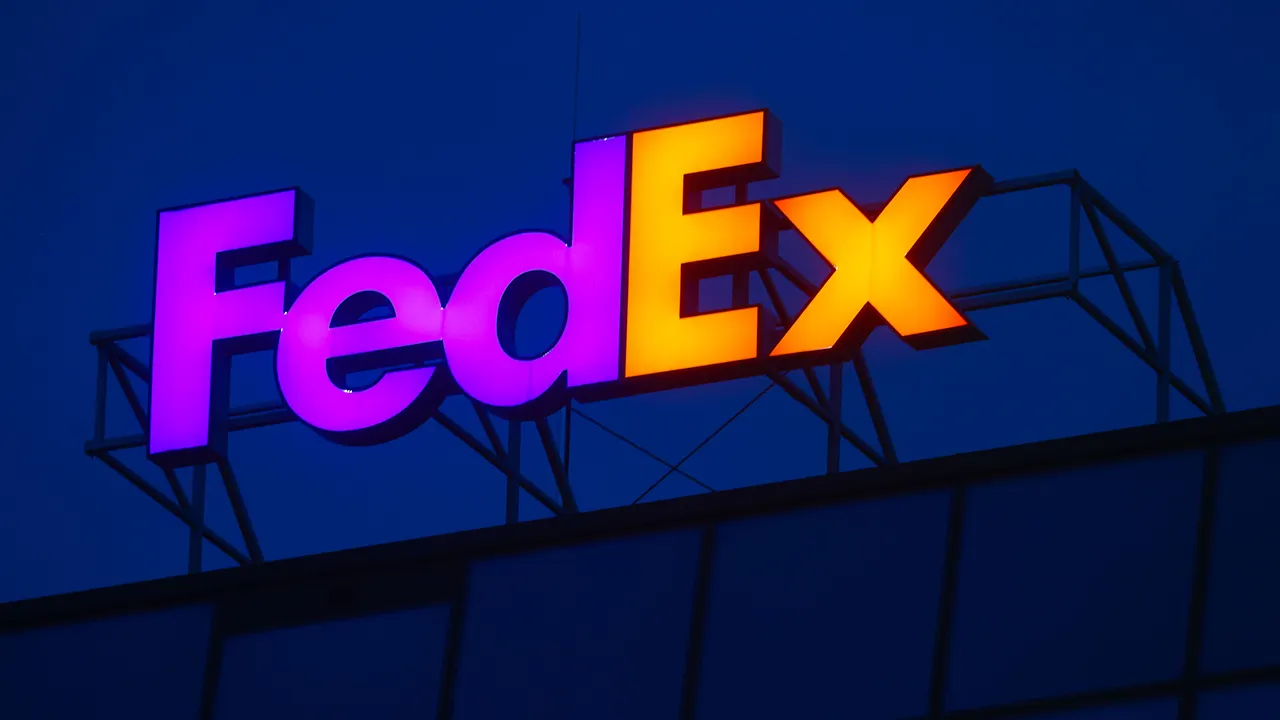 Amazon and FedEx reach delivery deal following pullback by UPS