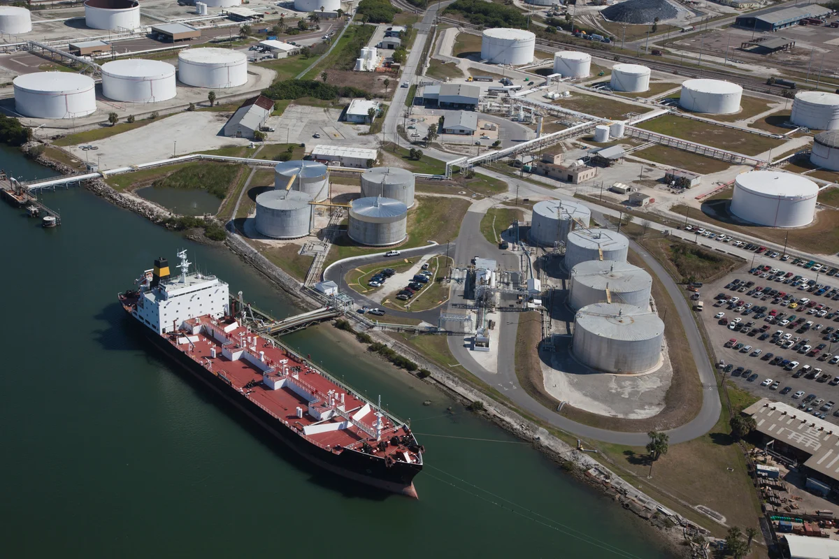These 3 Energy Stocks Could Outpace the Market in the Next 12 Months