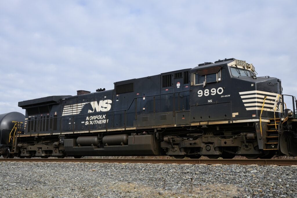 Norfolk Southern Posts Earnings Beat, Tighter Trucking Market Lifts Rail Demand