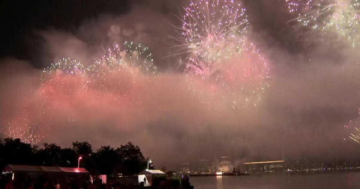 Macy's 4th of July Fireworks returning to Hudson River after years on East River. Where to see them. - CBS News