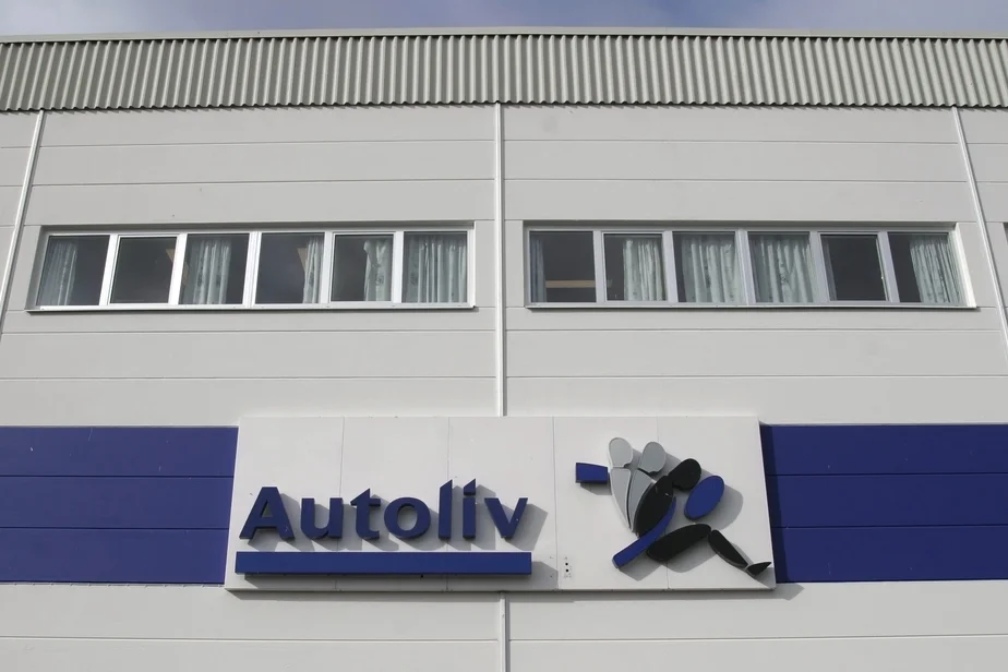 Autoliv's Q2 Pops On Solid Tariff Recovery, But China Overhang Pressures Stock