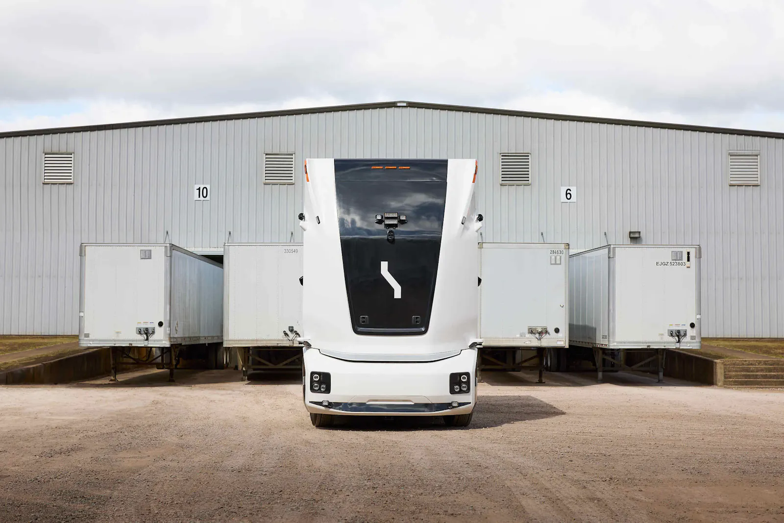 Einride and its autonomous electric trucks are speeding toward the public markets