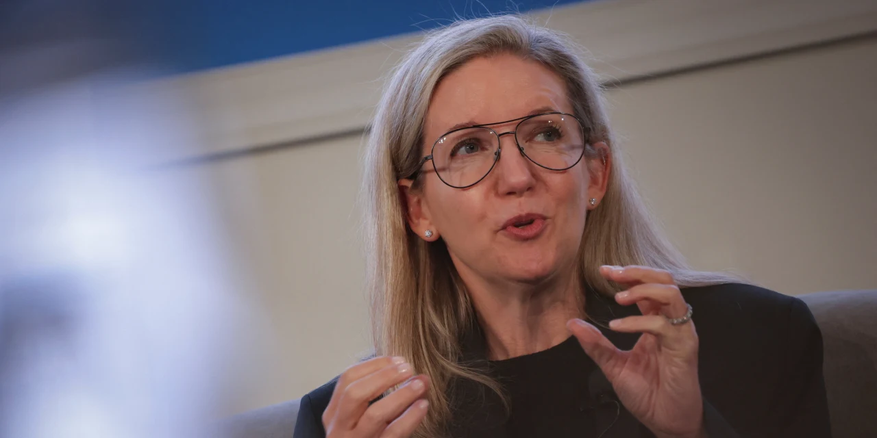 How Cracker Barrel’s CEO Saved Her Job by Abandoning Her Own Strategy
