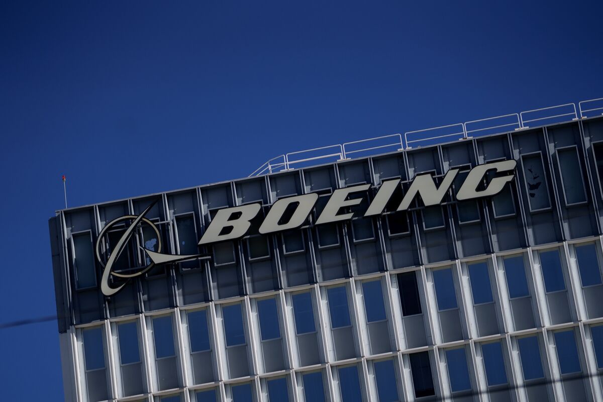Whistleblower Who Raised Safety Concerns at Boeing Contractor Spirit Dies - Bloomberg