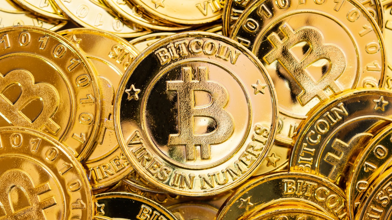 Why Gold Shines at +55% While Bitcoin Tanks: The Great Divergence of 2025