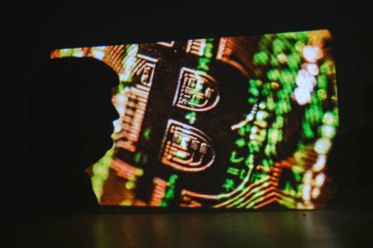 Bitcoin Rises After Trump Points to Delay in Iran Strikes