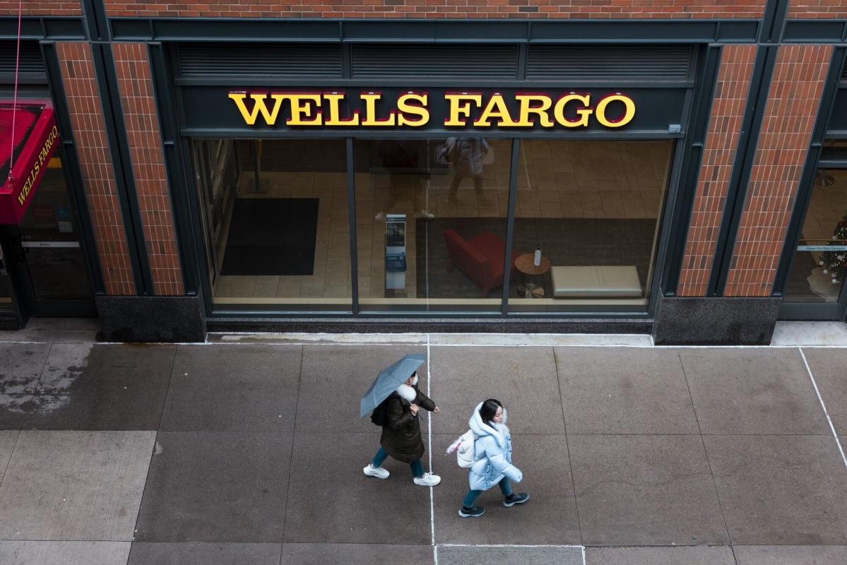 Wells Fargo Bond Saleswoman Claims Pay Bias in ‘Boys Club’ Team