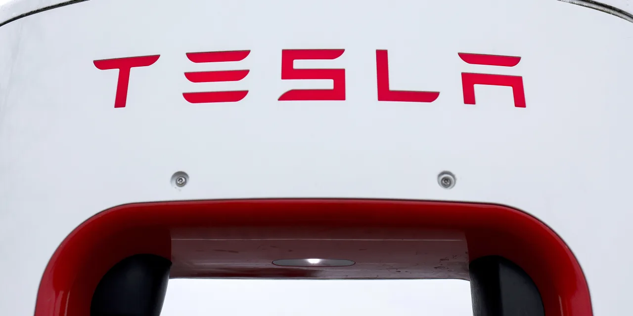 Tesla Set to Restart AI Supercomputer Project. Why Musk Has Changed His Mind.