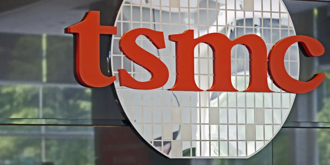 TSMC Stock Can Keep Winning From AI, J.P. Morgan Says. It’s Not Good for Intel.