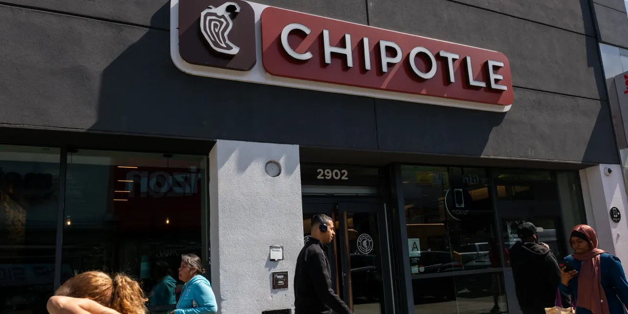 Chipotle expects modestly higher sales this year as drive-thru ‘Chipotlanes’ come to more stores