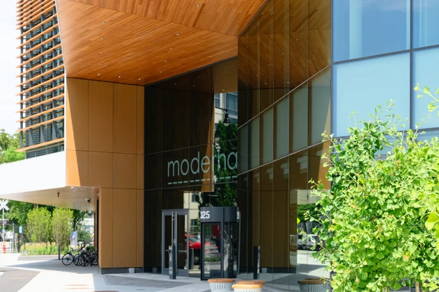 Analysts weigh in on Moderna's big drop following cancer vaccine results