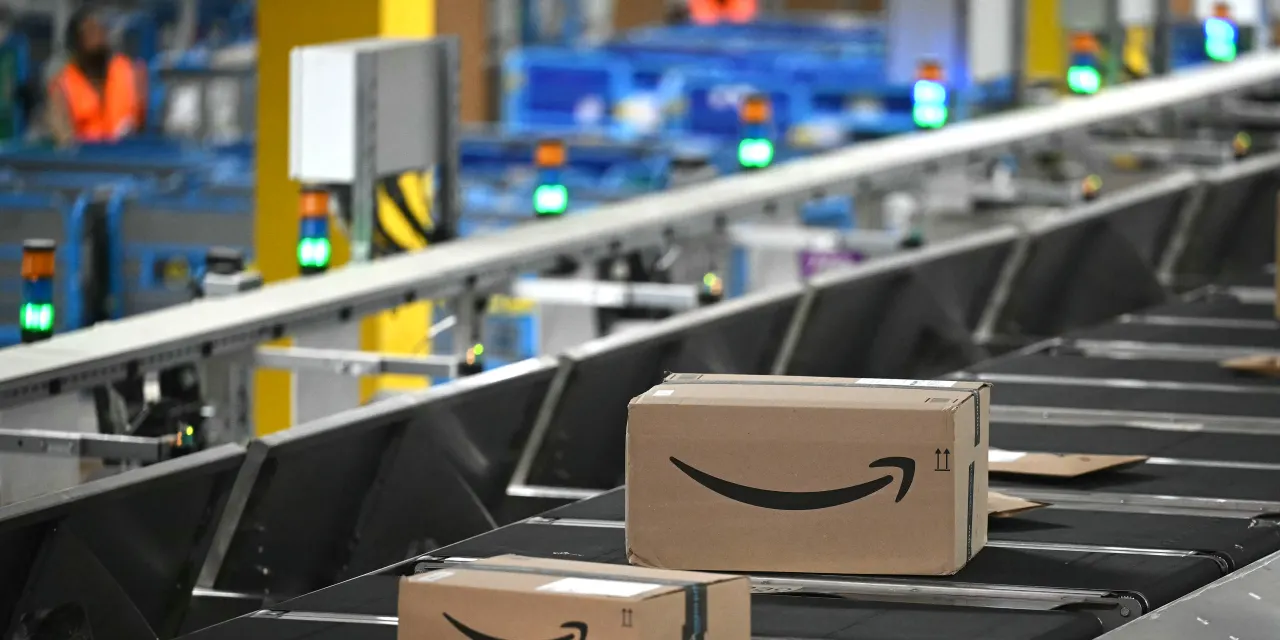 How Walmart, Amazon, and Other Retailers Get Traction at the Head of the Delivery Race