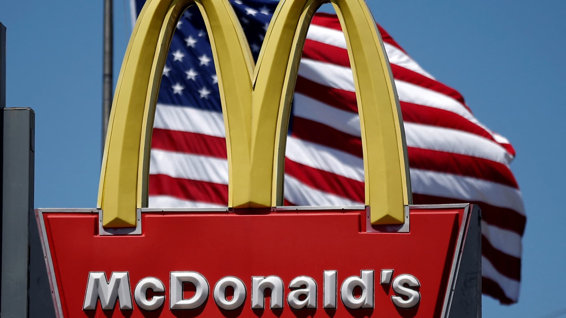 McDonald's announces plans to hire 375,000 workers with Trump Labor secretary
