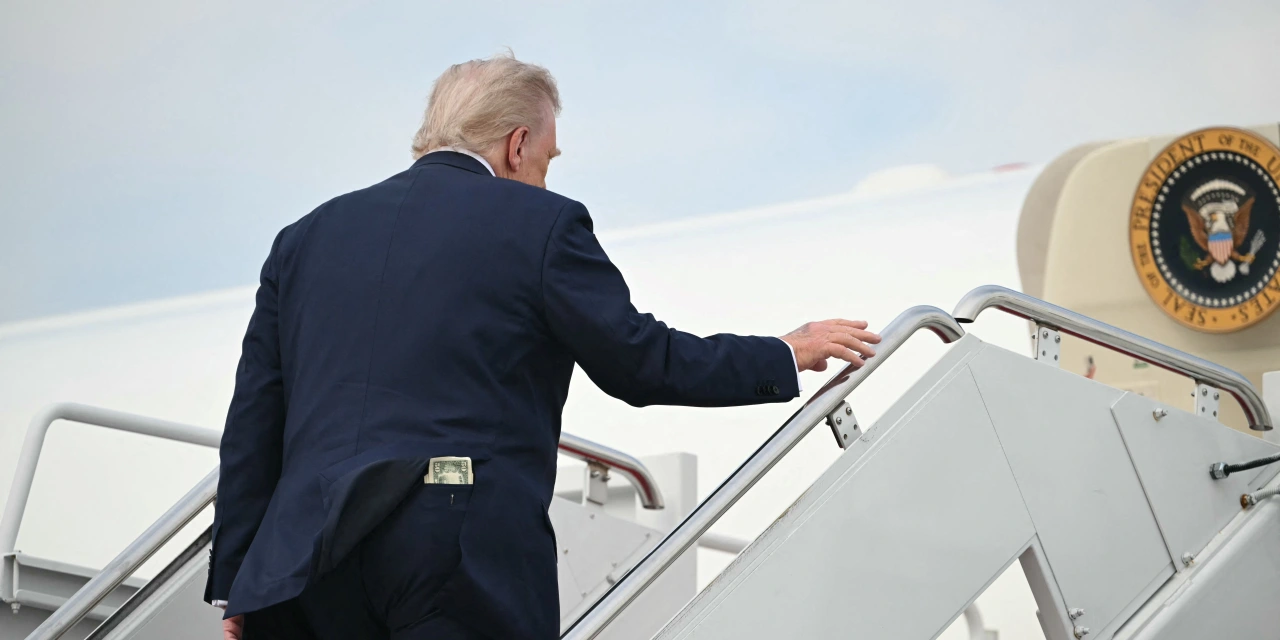 Global Markets Mixed, U.S. Tech Futures Gain as Dollar Weakens Further