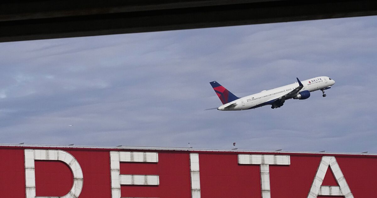 Glendale woman sues Delta Air Lines over claims of carbon neutrality - Los Angeles Times