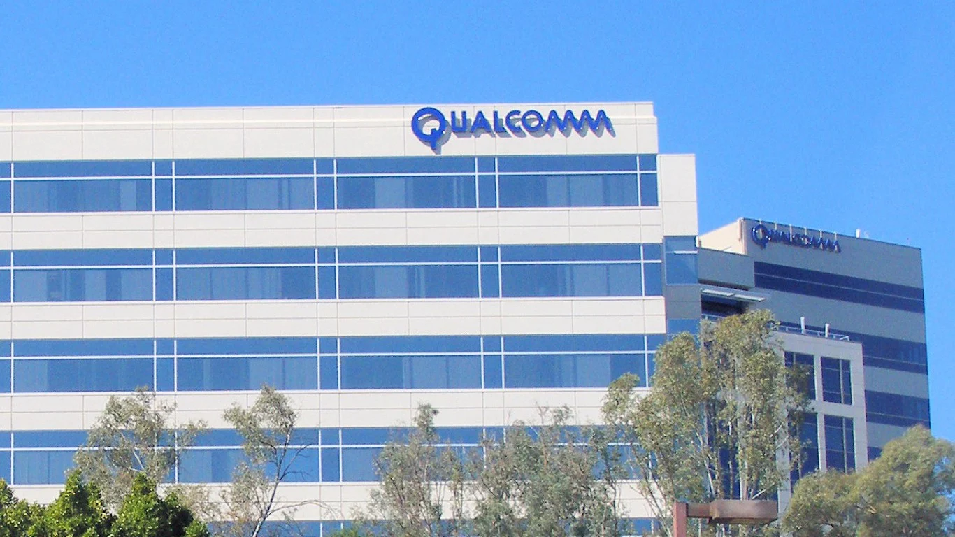 Goldman Sachs Initiates Qualcomm at Neutral With a $135 Price Target