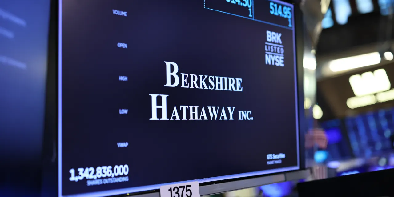 Berkshire’s Stock Buybacks, Cash Will Be Key Figures in Earnings Report Saturday