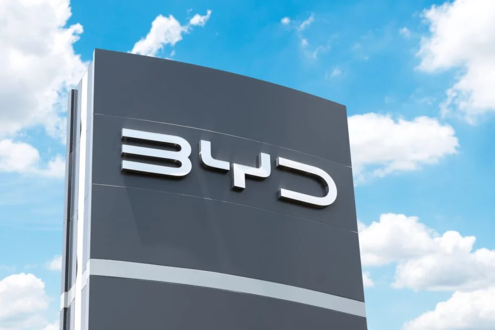 Weekend Round-Up: Ford And BYD Recall Vehicles, Tesla Insurance Expands, Waymo Targets London And Starlink Wi-Fi Takes Flight