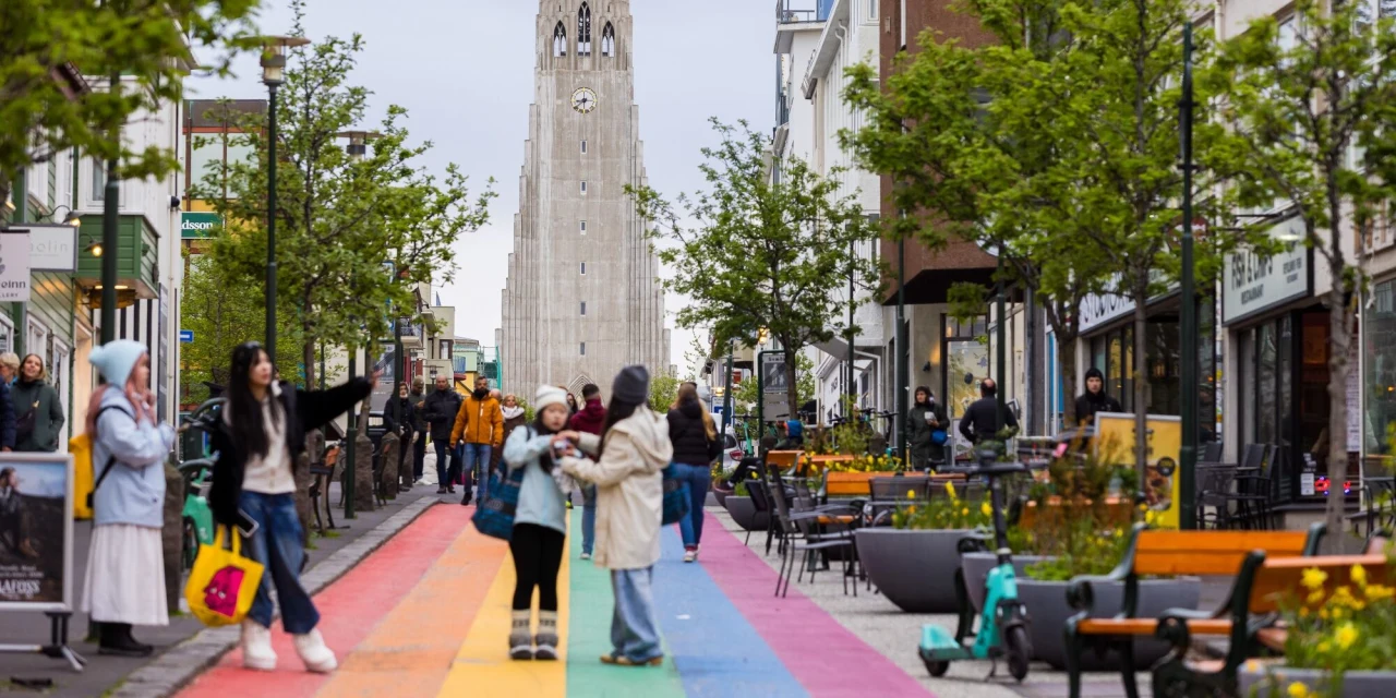 American Airlines Adds Vienna, Reykjavik Flights in International Travel Battle