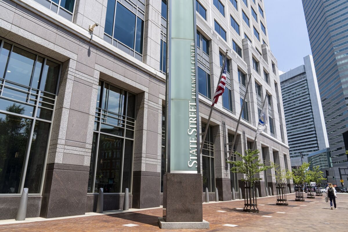 State Street Said to Explore Acquisition of SocGen's Custody Arm - Bloomberg