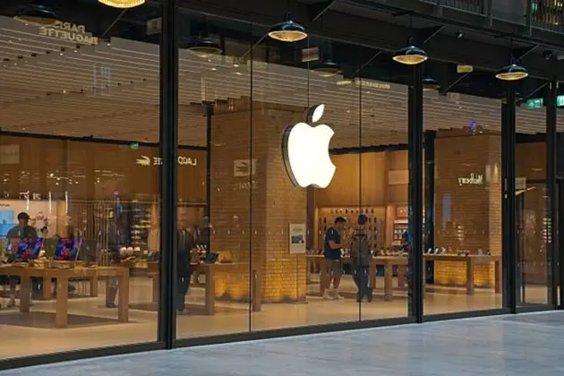 Apple's weakness is a 'buying opportunity' into earnings: Goldman