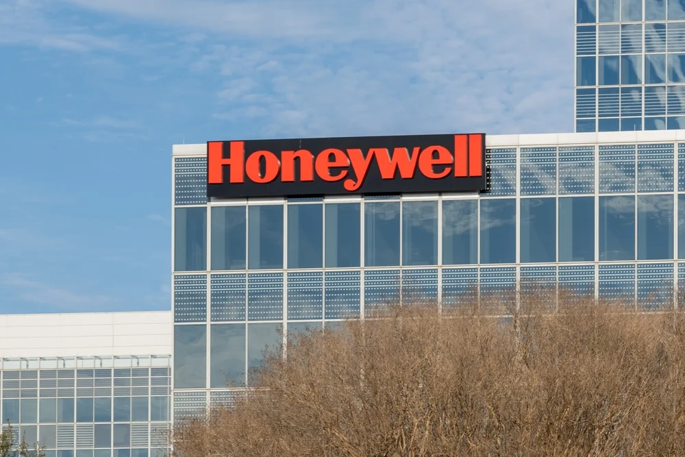 Honeywell Aerospace, Automation Split Raises Investor Concerns; Analyst Warns Shares Could Lag Peers