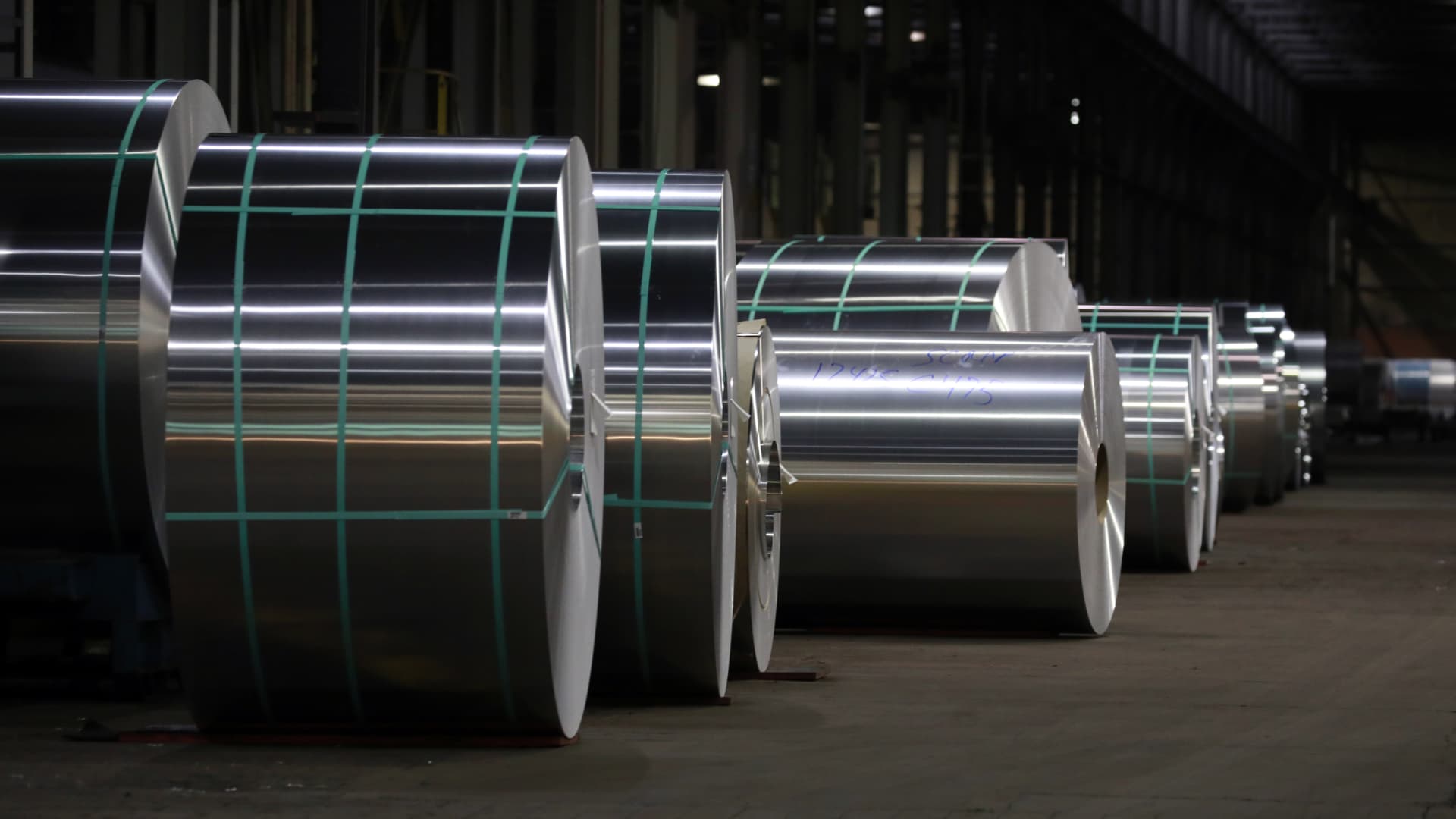 Higher aluminum prices are powering one former Dow component. Here's how to buy for less