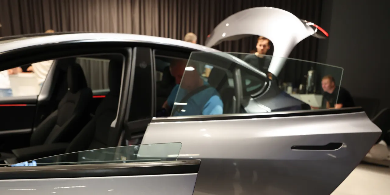 Trump’s State Dinner Makes Strange Bedfellows of Tesla CEO Elon Musk and GM’s Mary Barra
