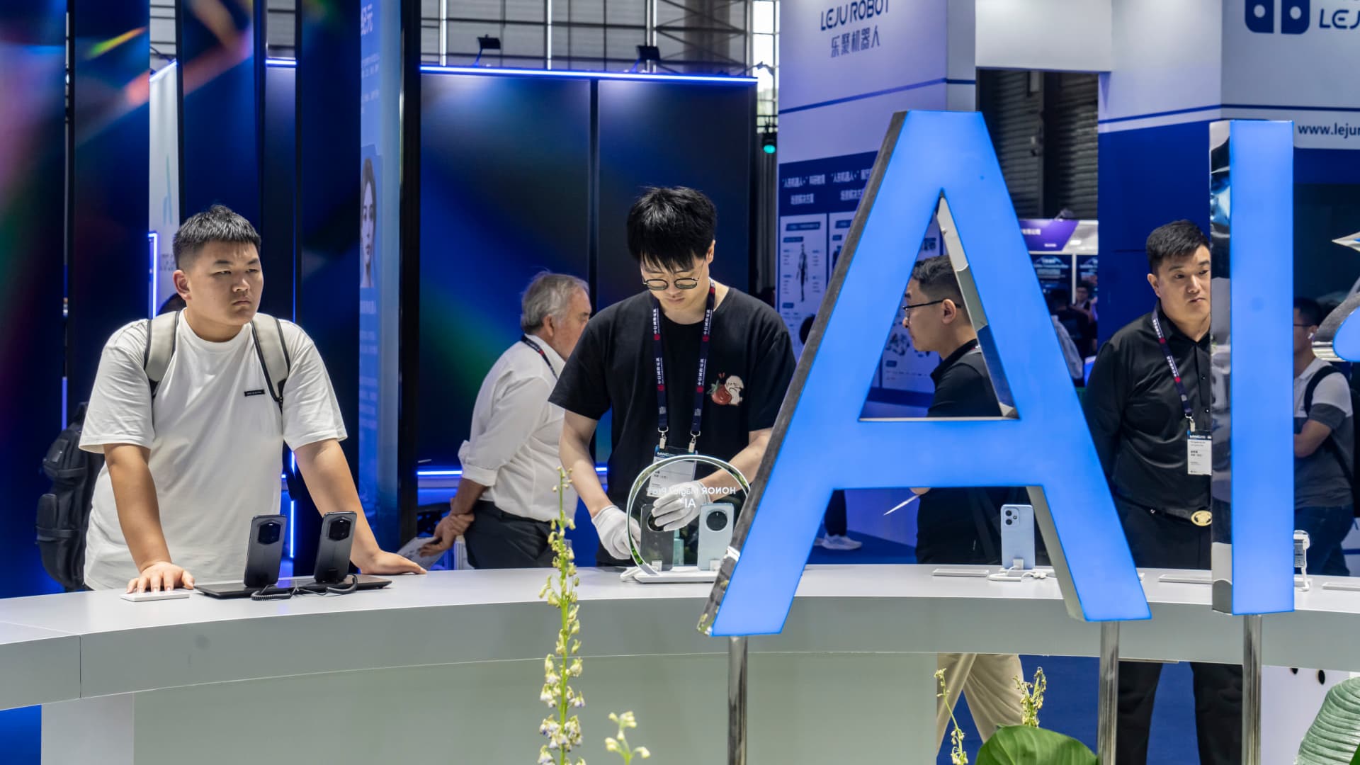 Alibaba-backed Moonshot releases new Kimi AI model that beats ChatGPT, Claude in coding — and it costs less